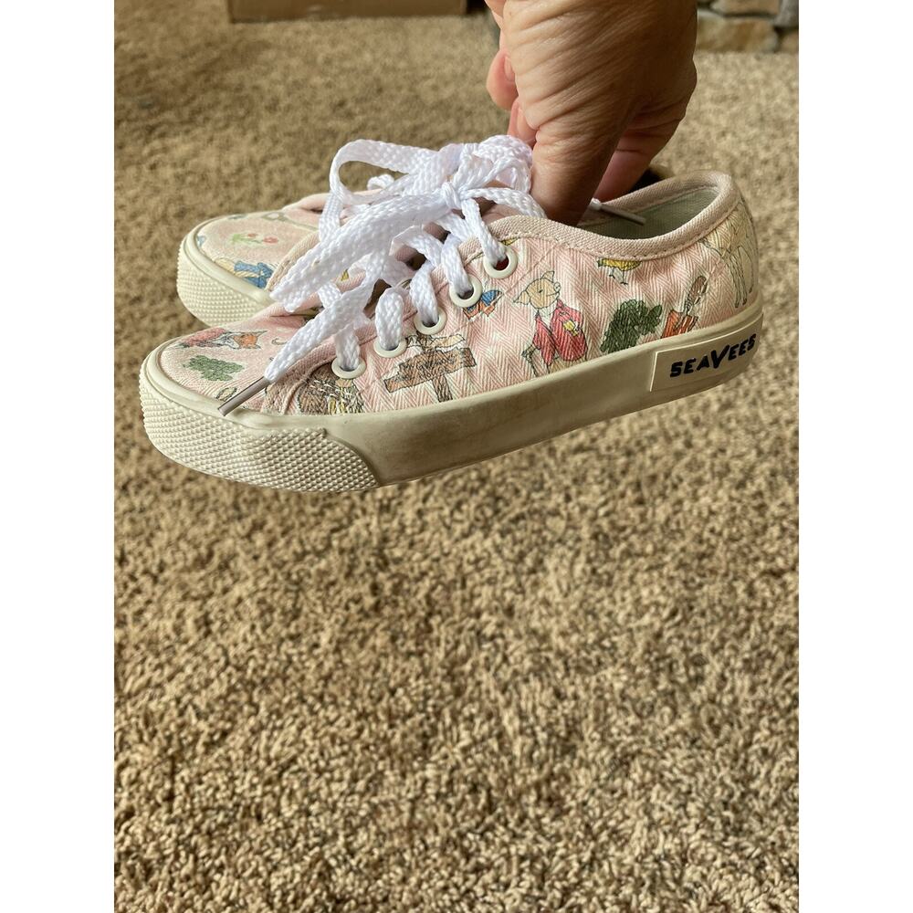 Seavees toddler girl sz. 10 "Peter Rabbit" Monterey model lace sneaker. Adorable